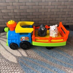 Fisher-Price 2014 Little People Choo-Choo Zoo‎ Train with Gorilla & Polar Bear